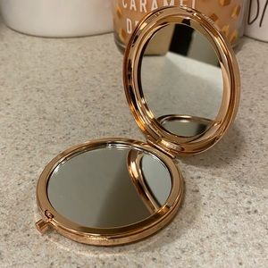 New Rose Gold Oui à la Magie Face A Face Paris Mirrored Compact